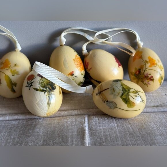 Easter Bunny Basket with 11 Colourful Easter  Eggs - Picture 2 of 3